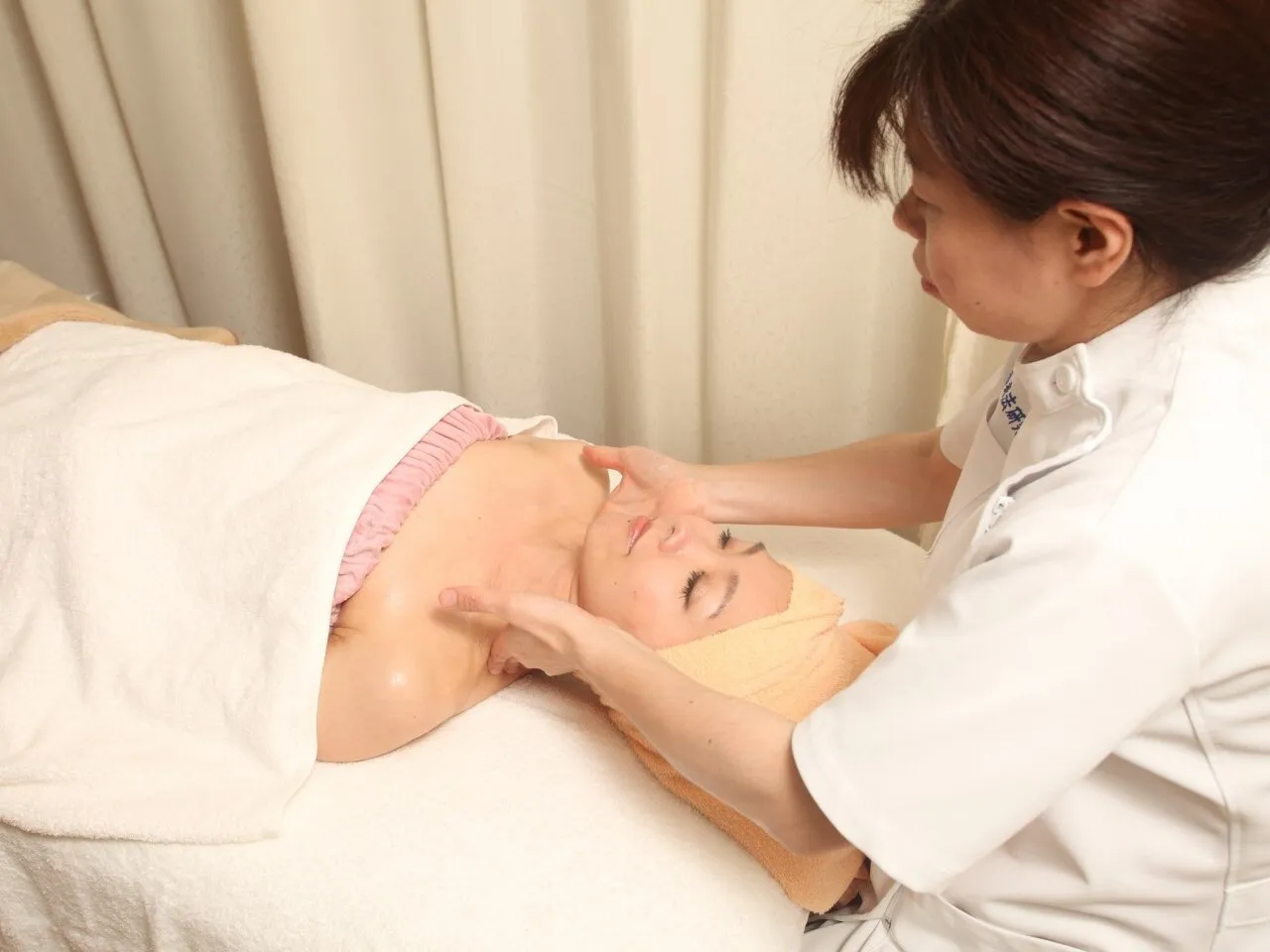 フェイス&デコルテ